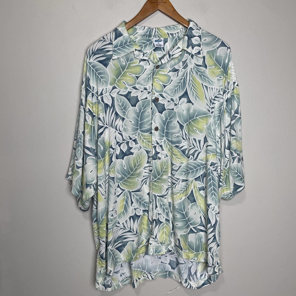 Third Coast Printed Button Down Short Sleeve Coll… - image 1